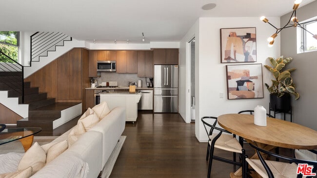 Building Photo - 705 Sunset Ave