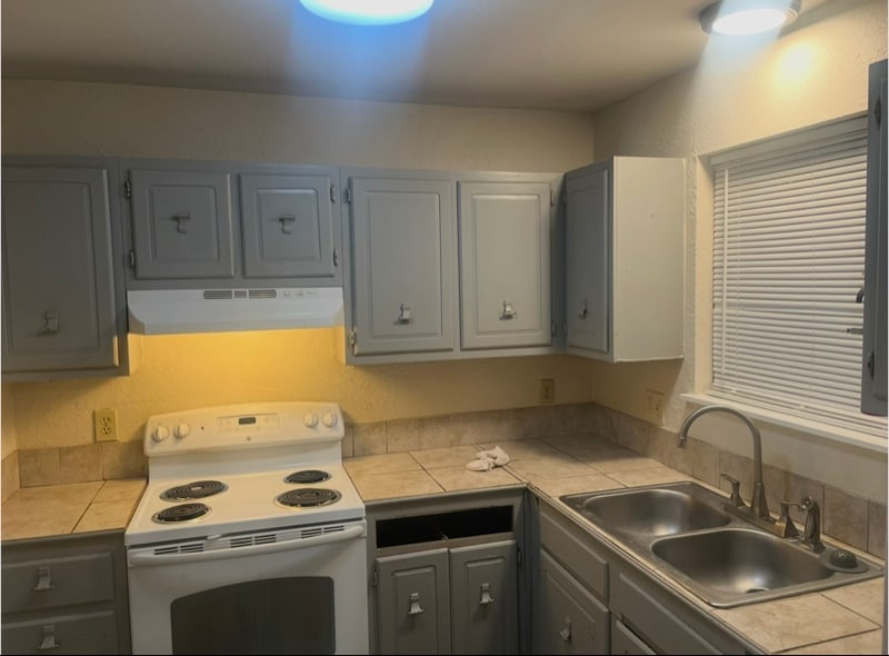 Building Photo - 4254 Southpark Dr