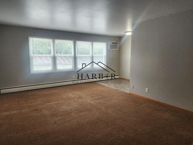 Building Photo - 202 11th Ave NW