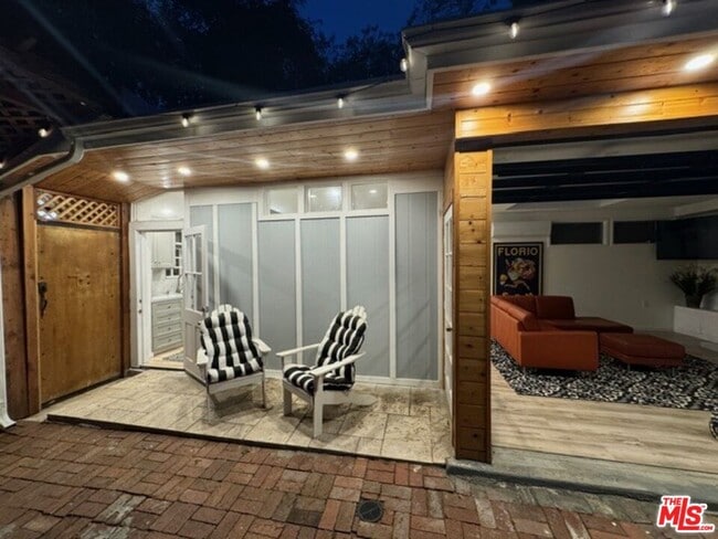 Building Photo - 1636 N Beverly Glen Blvd