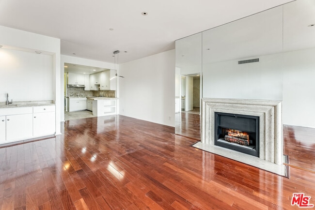 Building Photo - 10551 Wilshire Blvd