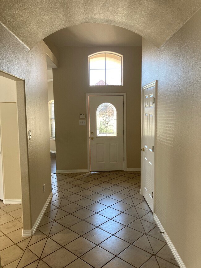 Building Photo - 8520 Western Meadows Dr