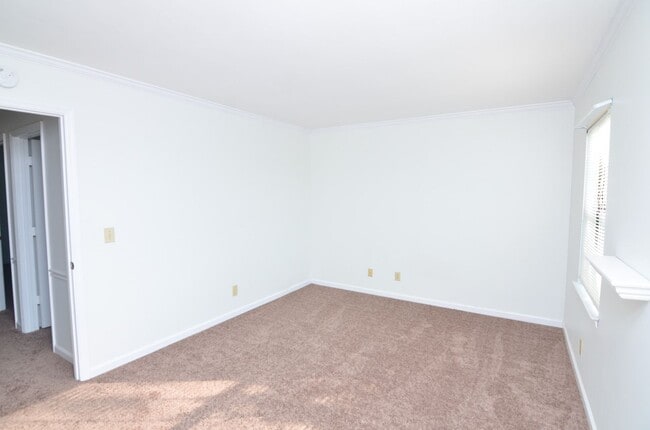 Building Photo - 931 Brentwood Pointe