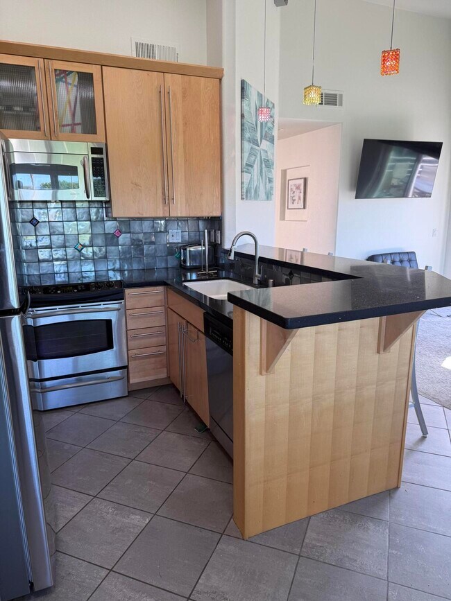 Building Photo - 78125 Crimson Ct