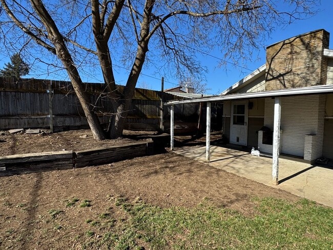 Building Photo - South Hill cute 2 Bed 1 Bath rancher with covered entertaining patio