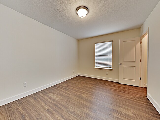 Building Photo - 3367 Roundabout Drive