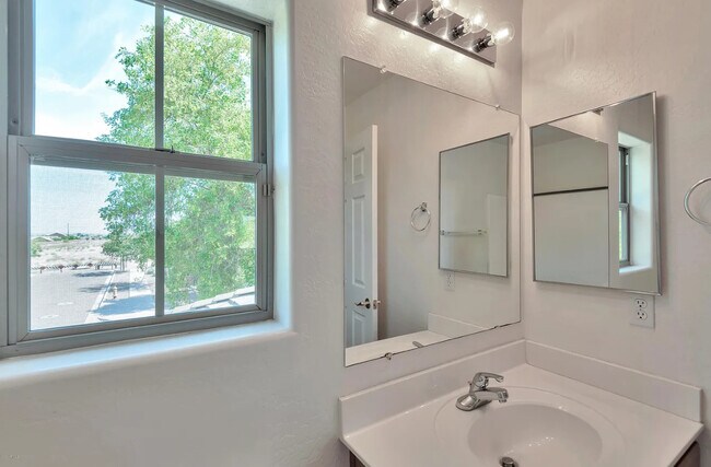 Building Photo - 2419 W Alta Vista Rd