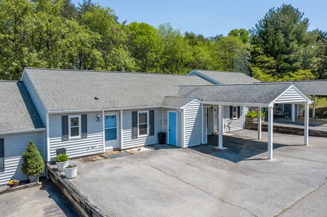 Building Photo - 2 Bed, 2 Bath Renovated Townhouse – Single-Level Living – $1,800/month