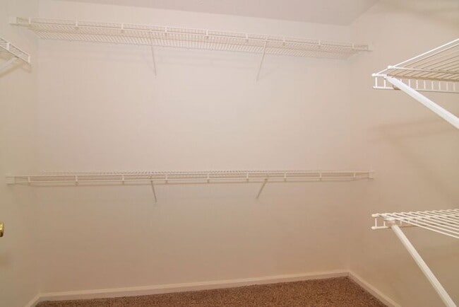 Building Photo - 3 Bedroom Townhome in Greenwood