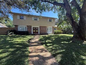 Building Photo - Gulf Breeze - Proper - 5 bedroom, 3.5 bathroom with pool and lawn care included