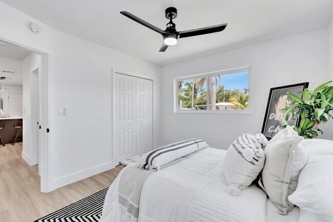 Building Photo - 620 Las Palmas Park