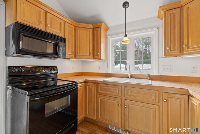 Building Photo - 120 Kenwood Rd