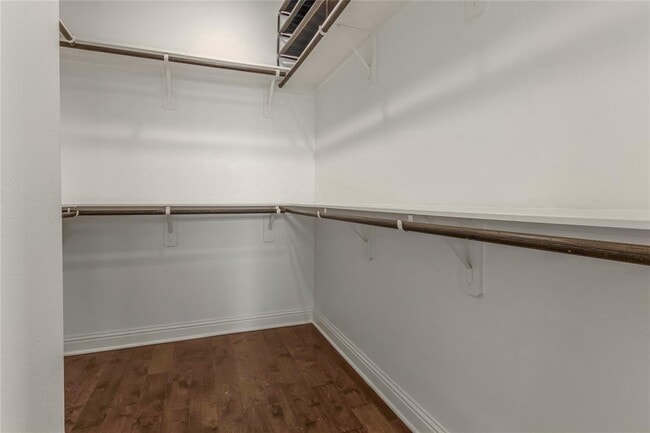 Building Photo - 611 Mazal Ln