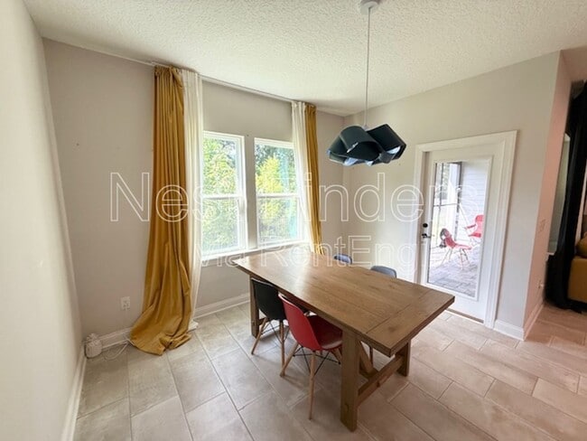 Building Photo - 676 Natureland Cir