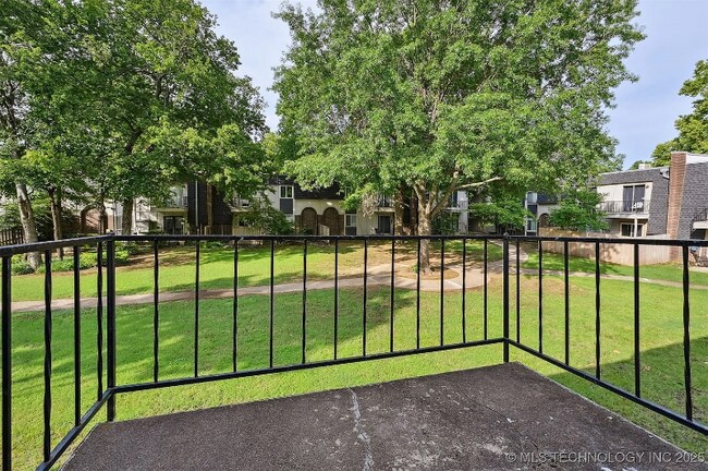 Building Photo - 6814 S Toledo Ave