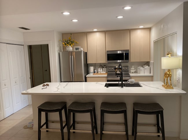 Building Photo - 9124 Sun Terrace Cir