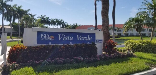 Building Photo - 6047 Bahia Del Mar Blvd S