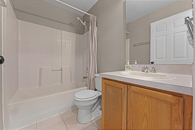 Building Photo - 4033 Forest Island Dr