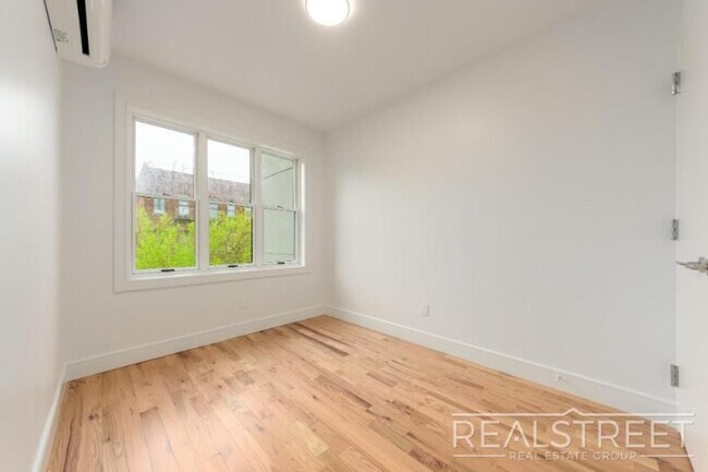 Building Photo - 1 bedroom in BROOKLYN NY 11213