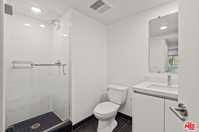 Building Photo - 1223 Wellesley Ave