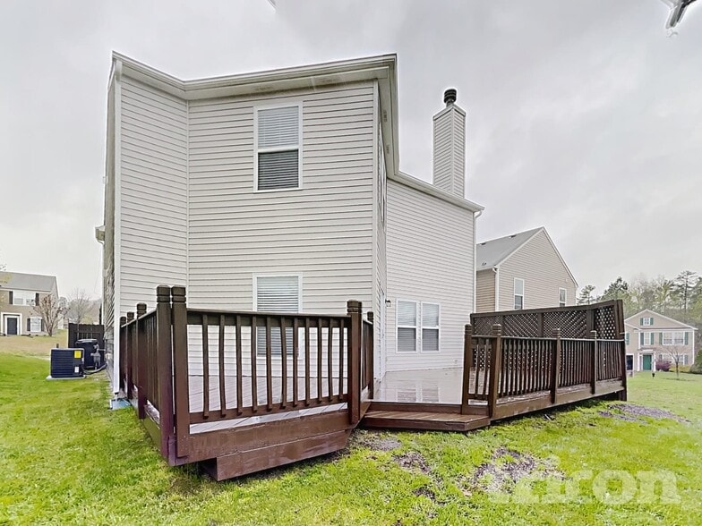 Building Photo - 807 Chastain Ave