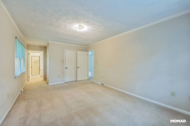 Building Photo - Spacious 4BR House in Asheville