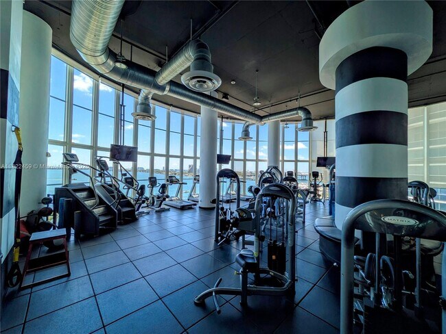 Building Photo - 1800 N Bayshore Dr