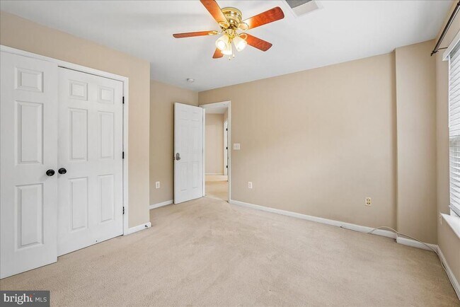 Building Photo - 905 Royal Elm Ct