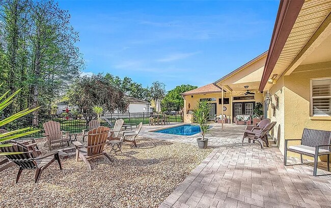 Building Photo - Beautifully updated Pool Home!!