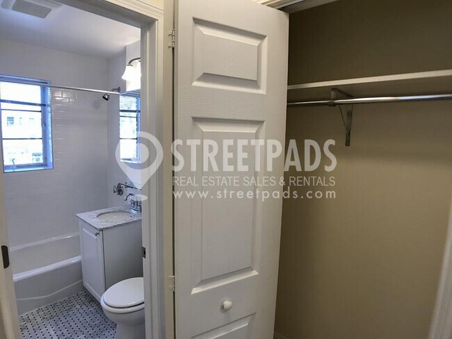 Building Photo - 1 bedroom in Brookline MA 02446