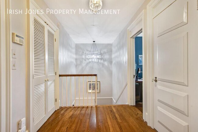Building Photo - 63 Oakland Pl