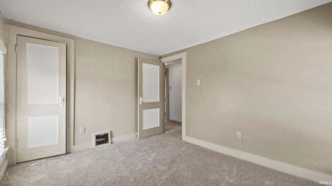 Building Photo - 828 Forest Ave