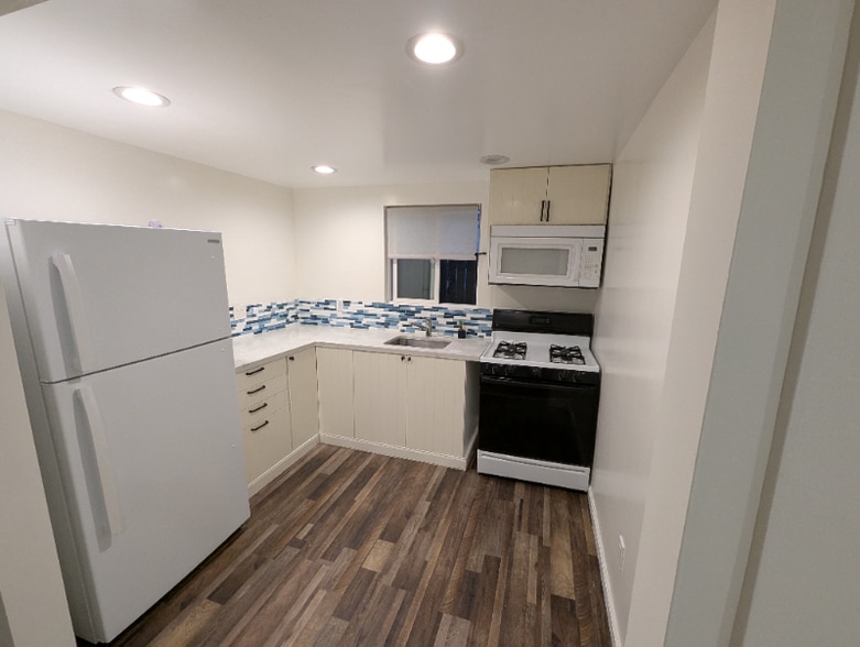 Building Photo - 7500 Yarmouth Ave