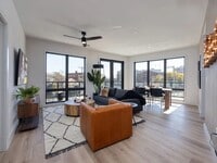 Building Photo - 303 31st Ave N