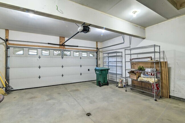 Building Photo - 2432 Glacier St