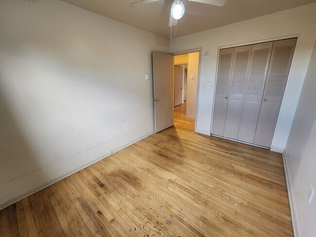 Building Photo - 6233 Mountain View Dr