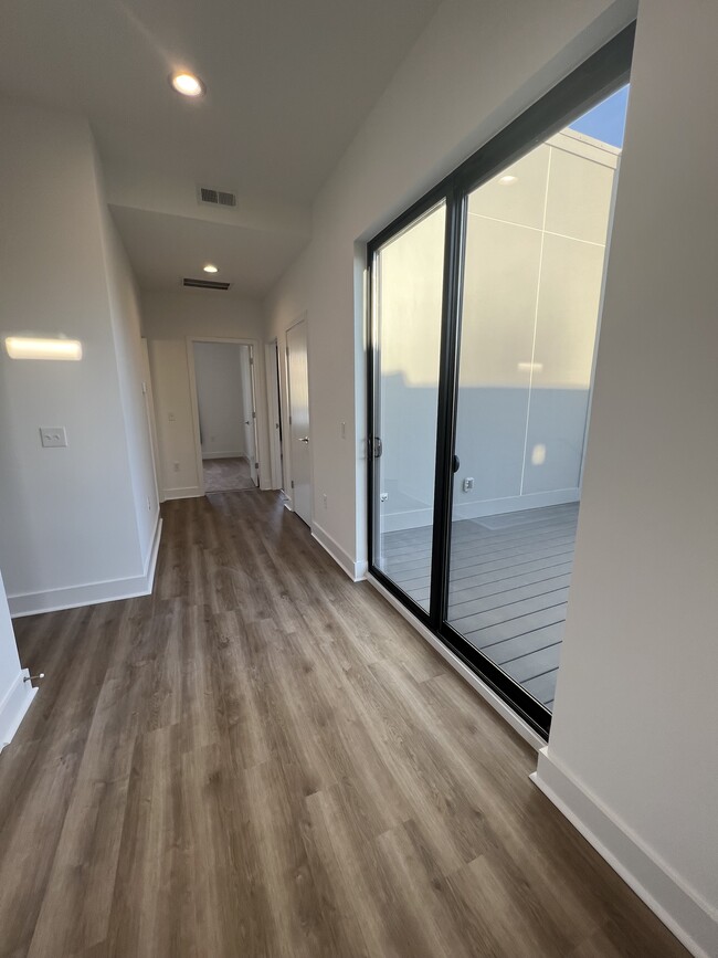 3rd floor - 1118 Nova St