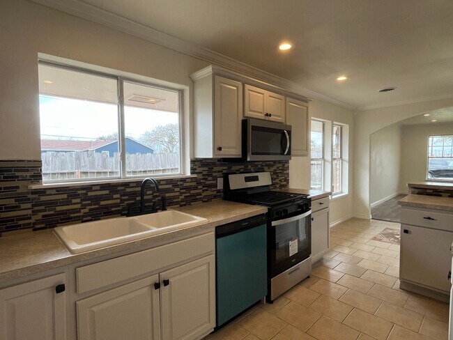 Building Photo - 3 Bedroom 2 Bath in Hopper Subdivision