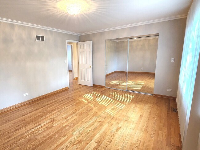 Building Photo - 1206 Lynn Terrace