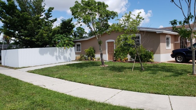 Building Photo - 9725 SW 85th St