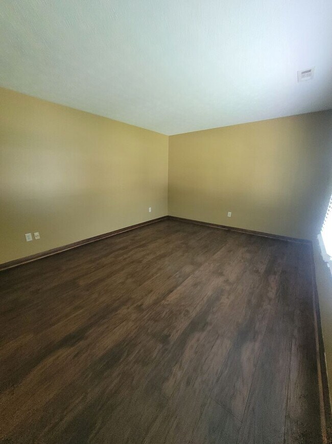 Building Photo - 244 Vicky Ct