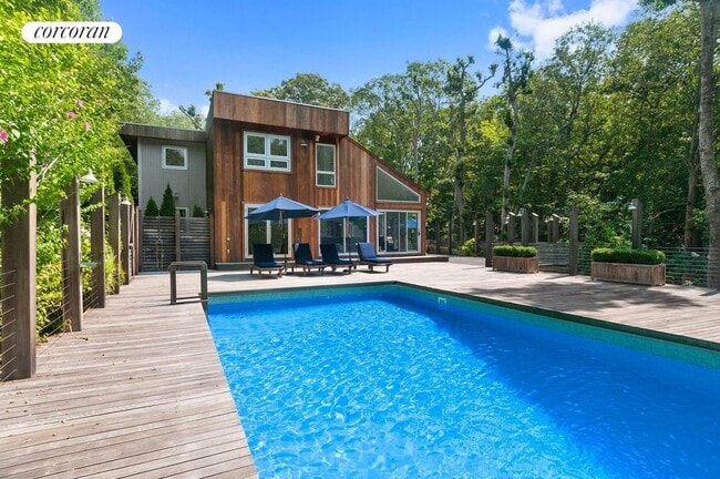 Building Photo - 21 N Hollow Dr