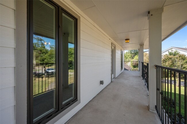 Building Photo - 4702 Bayou Vista Dr