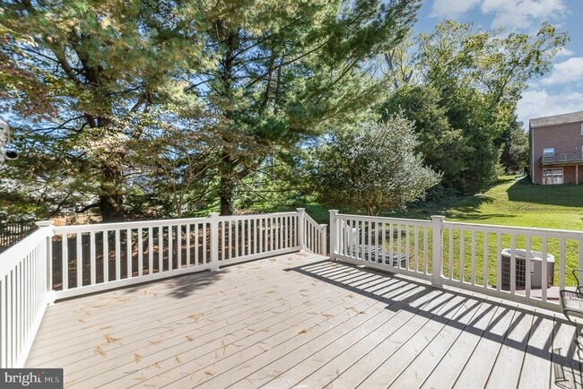 Building Photo - 825 Chesney Ln