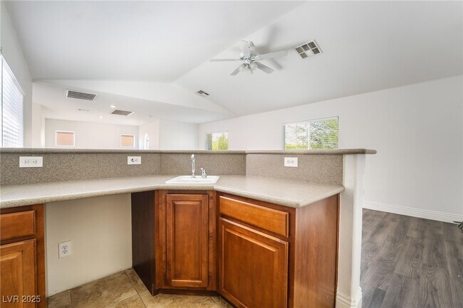 Building Photo - 9372 Glendora Valley St