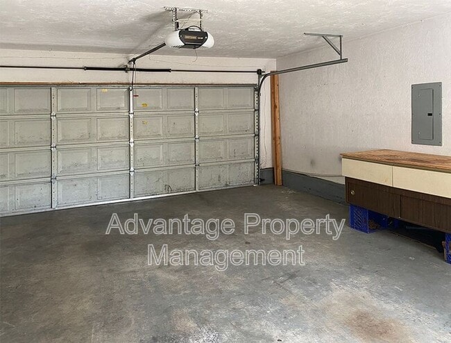 Building Photo - 1138 NE Conser Pl