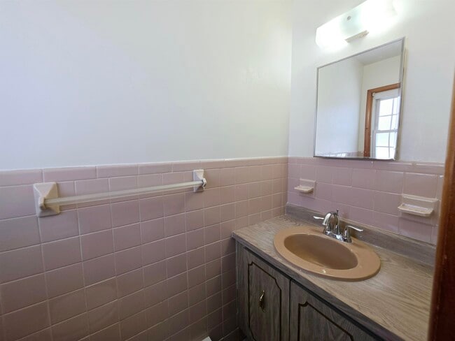 Building Photo - 295 Paulanne Terrace