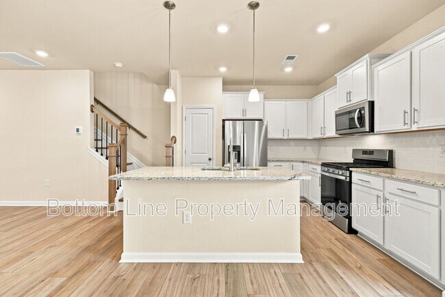 Building Photo - 460 Glen Clova Dr