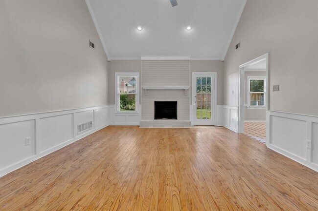 Building Photo - 636 N Fox Chase Cove