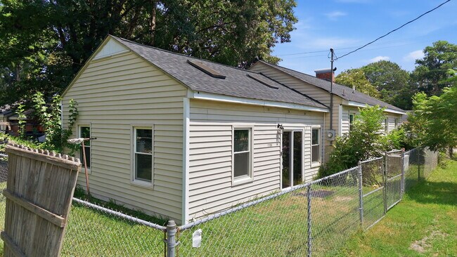 Building Photo - 1124 Clark St